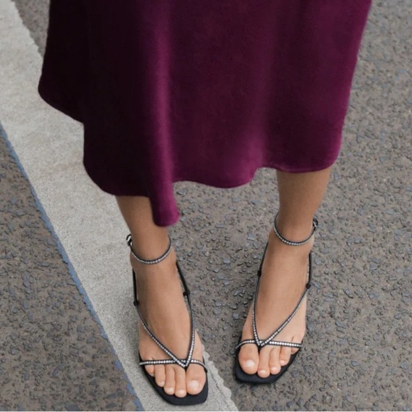 NWT ZARA 🎄Holiday RHINESTONE HEELED SIZE 7.5
🚨 FINAL PRICE NO ACCEPT OFFERS - Picture 2 of 9